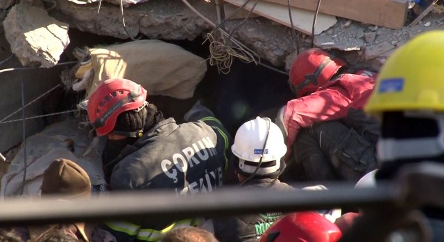 Adıyamanda 151. saatte 8 yaşındaki Hacı Ahmetten güzel haber bekleniyor
