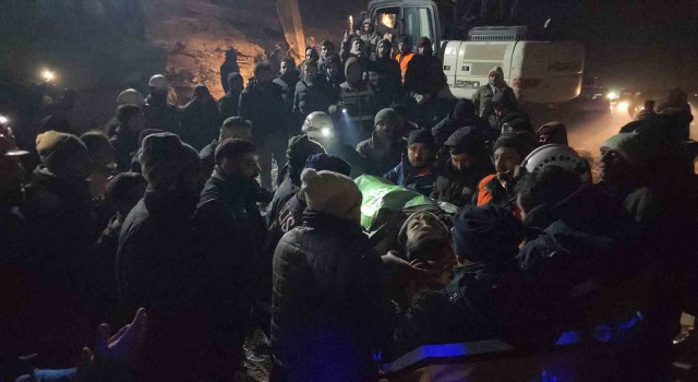 Adıyamanda 29 yaşındaki genç 71 saat sonra sağ kurtarıldı