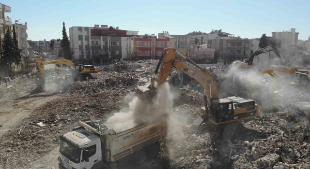 Adıyamanda depremin 13üncü günündeki enkaz kaldırma çalışmaları havadan görüntülendi