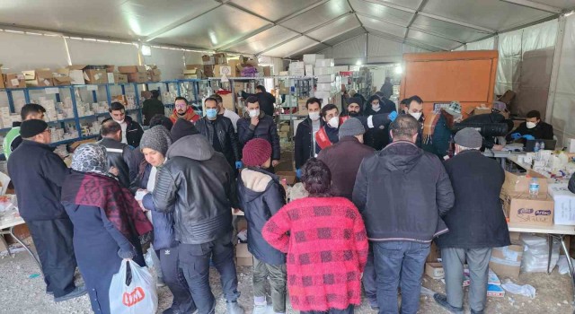 Adıyamanda kurulan Türkiyenin en büyük sahra eczanesi günde 7 bin kişiye hizmet veriyor