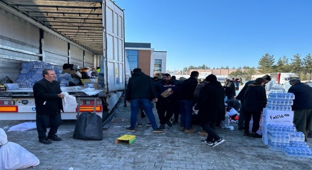 Adıyamandaki bir fabrika, depremzedeler için yardım merkezine dönüştürüldü