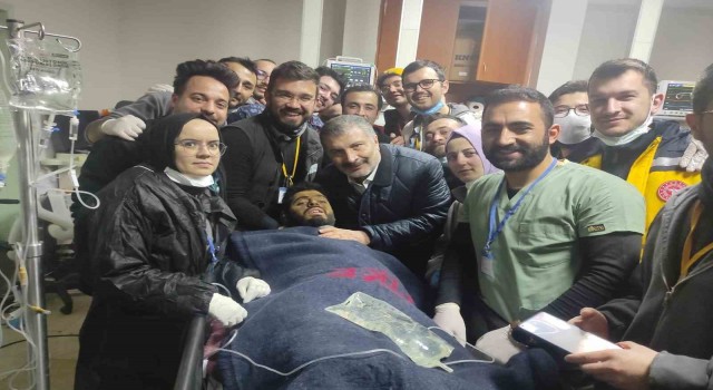 ADÜ sağlık ekibi depremin 261inci saatindeki kurtuluşa destek oldu