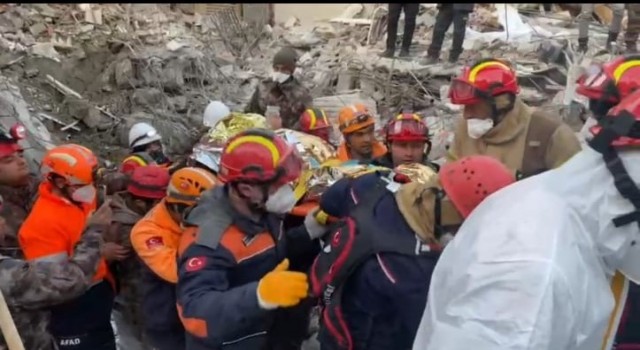 AFAD Afyonkarahisar ekibi afet bölgesinde çalışmalarını sürdürüyor