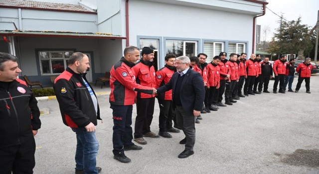 Afet bölgesine giden arama kurtarma ekibi Çoruma döndü