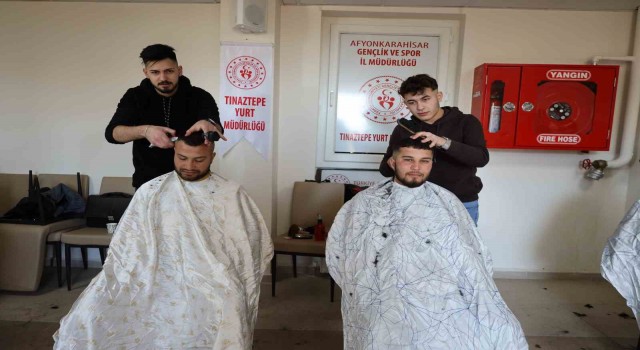 Afyonkarahisarda depremzedelere ücretsiz tıraş hizmeti