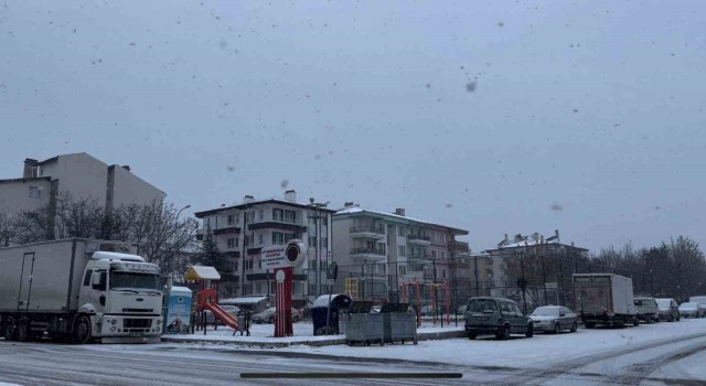 Afyonkarahisarda kar yağışı etkili oldu