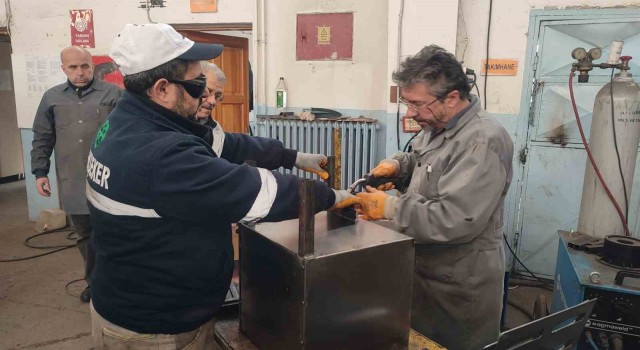 Afyonkarahisarda meslek liseleri depremzedeler için üretiyor