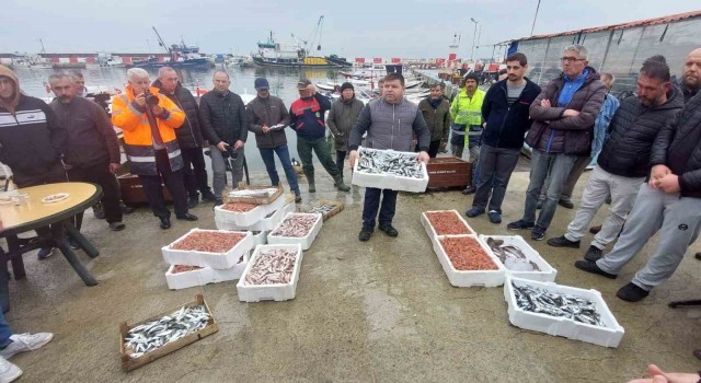 Ağlarını depremzedeler için attılar
