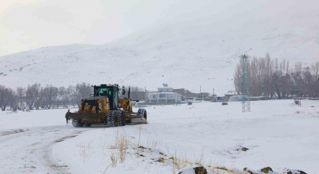 Ağrıda Kar Kaplanları kapanan yollar için seferber oldu