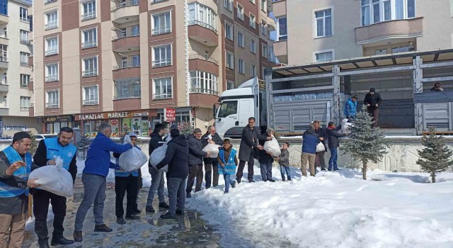 Ağrıdan 11. yardım tırı afet bölgesine gönderildi