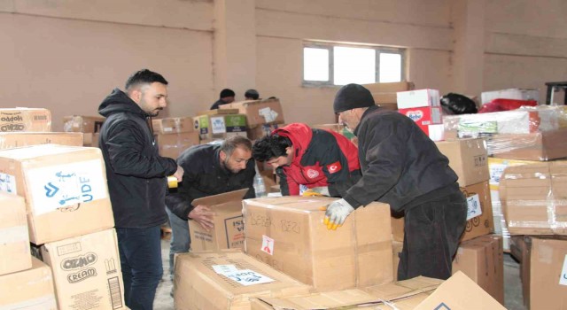 Ağrılılar depremzedeler için tek yürek oldu