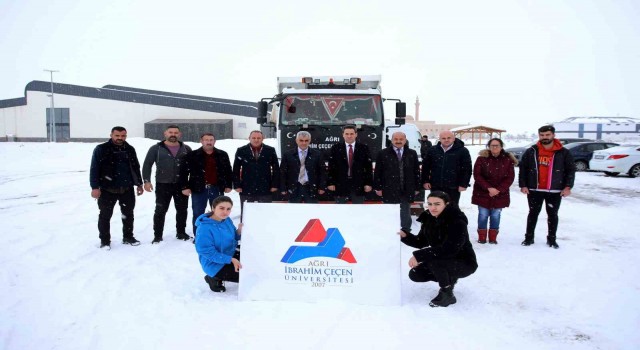 AİÇÜde deprem bölgesine ulaştırılmak için toplanan yardım kolileri yola çıktı