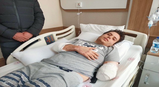 Ailesinden geriye bir tek o kaldı: Sol kolunu kaybeden Alperenden sevindiren haber