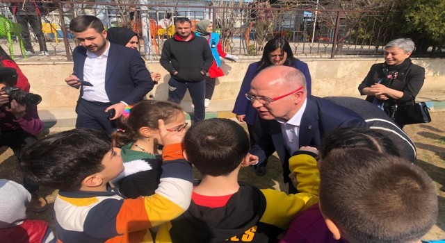 AK Parti heyeti depremzedeleri ziyaret etti