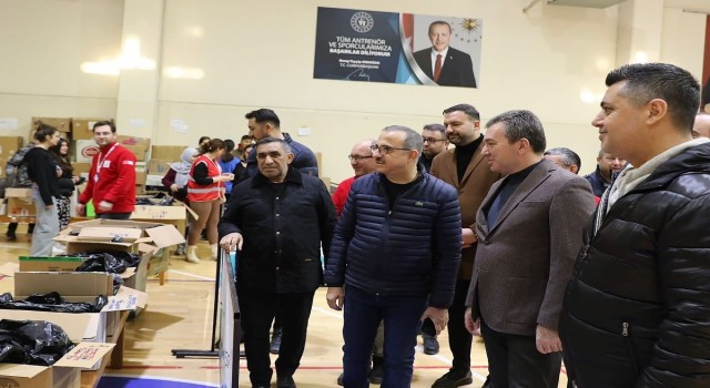 AK Parti İzmir İl Başkanı Sürekli: 147 tır bölgeye gönderildi”