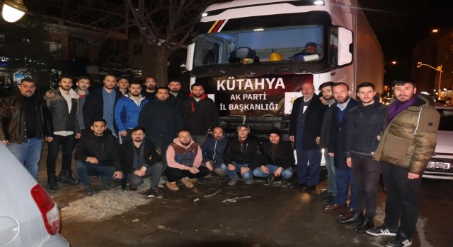 AK Parti Kütahya İl Başkanlığı, Hataya malzeme ve erzak yüklü 2 tır gönderdi