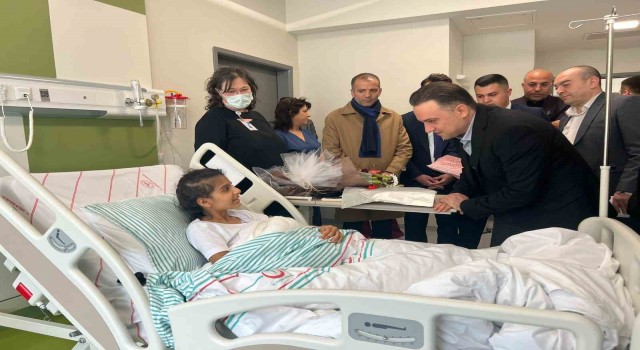 AK Partili Baybaturdan yaralı depremzedelere hastanede ziyaret