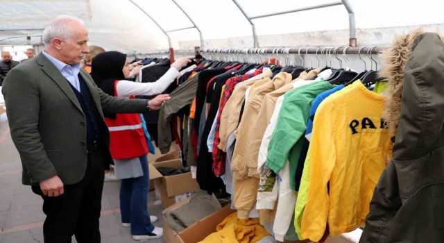 Akdeniz Belediyesi Giysi Market kurdu