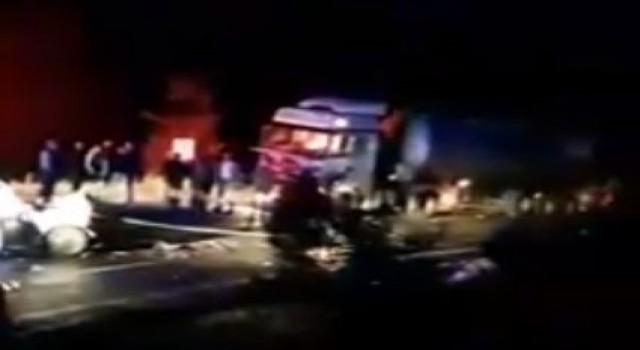 Akhisarda düğün yolunda kaza: 1 ölü, 2 yaralı