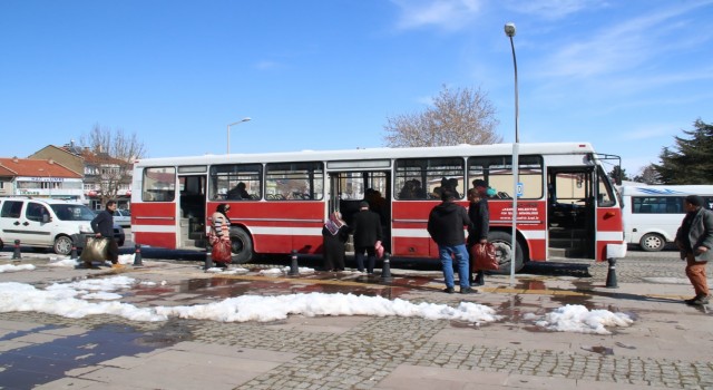 Akşehir Belediyesinden depremzedeler için ücretsiz servis