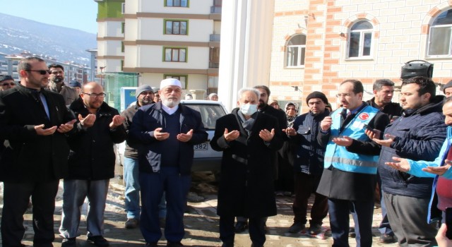 Akşehirden depremzedelere 2 kamyon yardım
