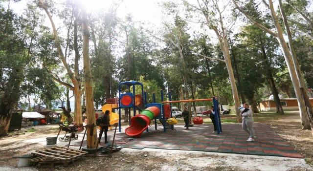 Akyakada depremzede çocuklar için oyun parkı