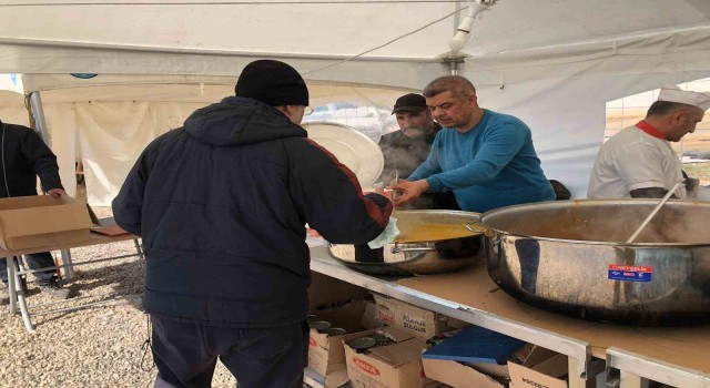 Akyurt Belediyesi Kahramanmaraşta yemek çadırı kurdu