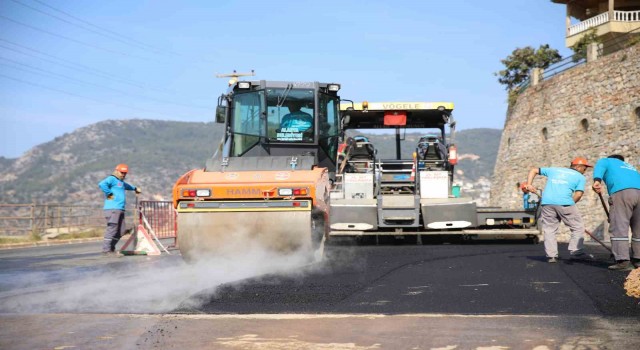 Alanyada asfalt yenileme çalışmaları devam ediyor
