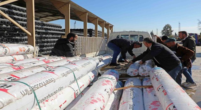 Alanyada çiftçilere 8 bin 400 metrekare sera naylonu teslim edildi