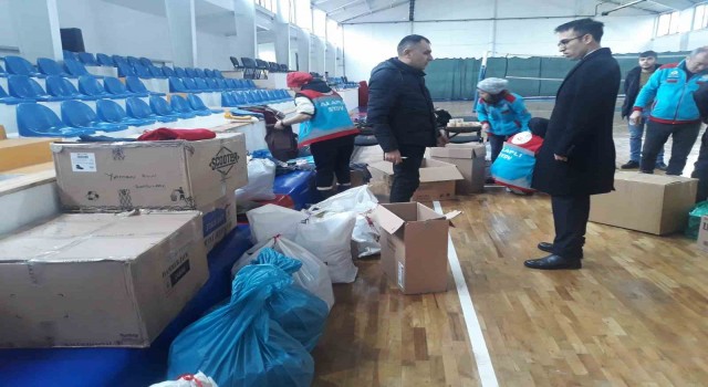 Alaplı spor salonuna yardım yağıyor