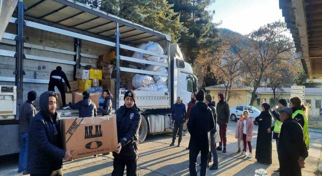 Alaplıdan çıkan yardımlar Deprem Bölgesinde Dağıtımını Sürdürüyor