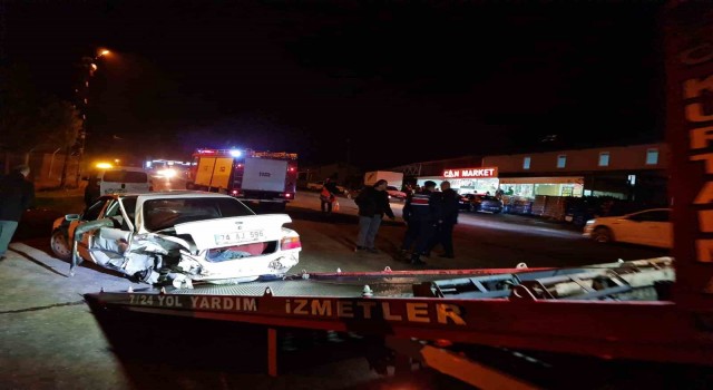 Alkollü sürücü çarpıp kaçtı: 2si çocuk 5 yaralı