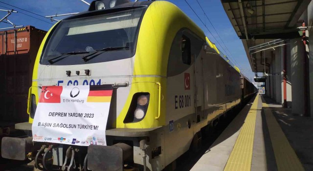 Almanyadan yola çıkan 400 tonluk malzeme taşıyan yardım treni Halkalı Tren Garına geldi