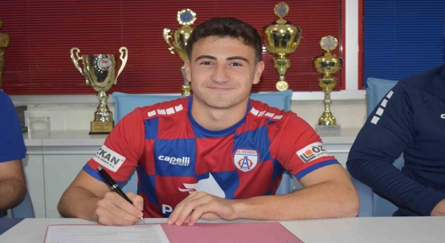 Altınorduda Mustafa Karaman profesyonel oldu
