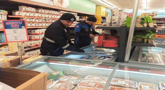 Altınovada marketler gözetim altında