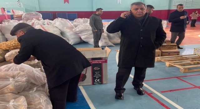 Altıntaştan deprem bölgesine 2 tır yardım malzemesi sevk edildi