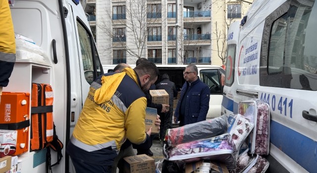 Ambulanslar depremzedeler için Esenyurttan yola çıktı