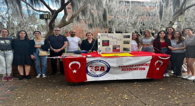 Amerikadaki Türk öğrenciler deprem farkındalığı için stant açtılar