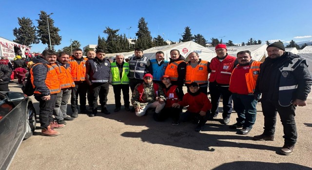 Ankara oto esnafı deprem bölgesinde bulunan çocukları oyuncaklarla buluşturdu