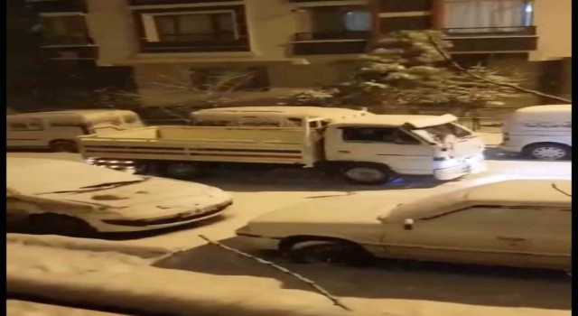 Ankarada etkili olan kar yağışı trafikte zor anlar yaşattı