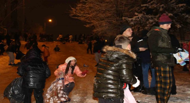 Ankarada karın keyfini çocukları çıkardı