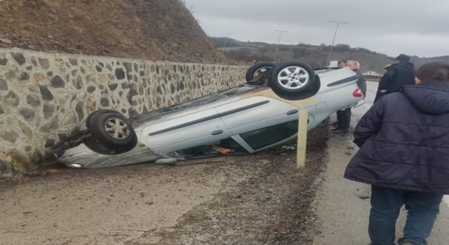 Ankarada otomobil takla attı: 3 yaralı