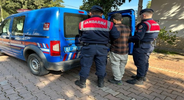 Antalyada 13 yıl 8 ay kesinleşmiş hapis cezasıyla aranan şahıs yakalandı