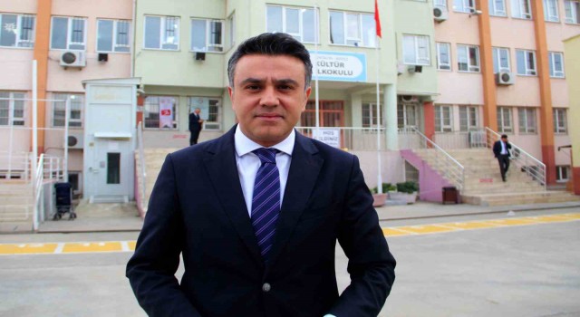 Antalyada 5 bin 400 depremzede çocuk okula başladı
