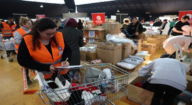 Antalyadaki depremzede vatandaşların ihtiyaçları karşılanıyor