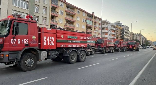 Antalyadan deprem bölgesine gönderilen 20 arazöz, içme suyu ihtiyacını karşılayacak