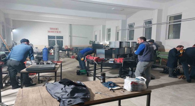 Aşkalede depremzedeler için soba üretiliyor
