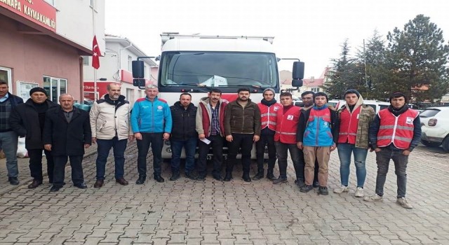 Aslanapadan deprem bölgesine 15 ton un gönderildi