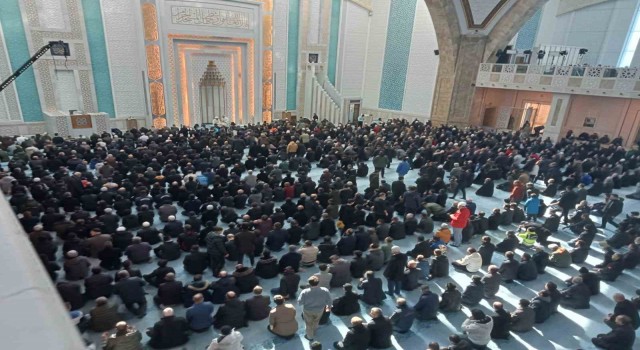 ‘Asrın felaketinde hayatını kaybedenler için gıyabi cenaze namazı kılındı