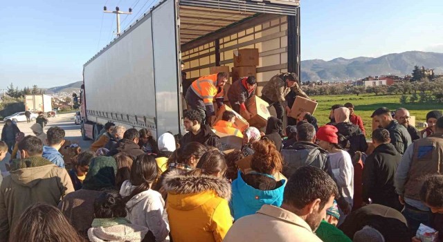 Atakumun yardım tırları afet bölgesine ulaştı